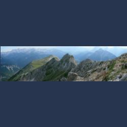 2010-07-09_16-38_Karwendel-HW_Grat7_B-PleisenSp+Berge4 (3)_Pano.JPG